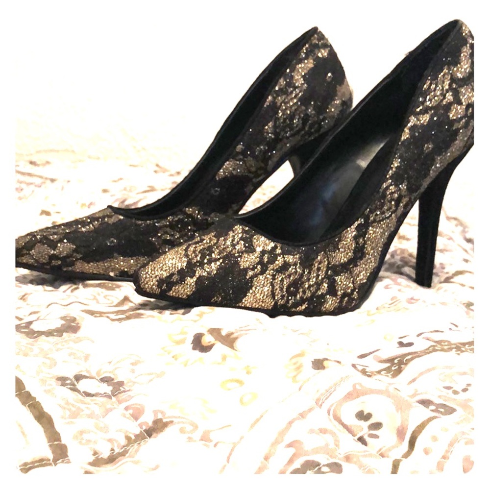Gold lace heel